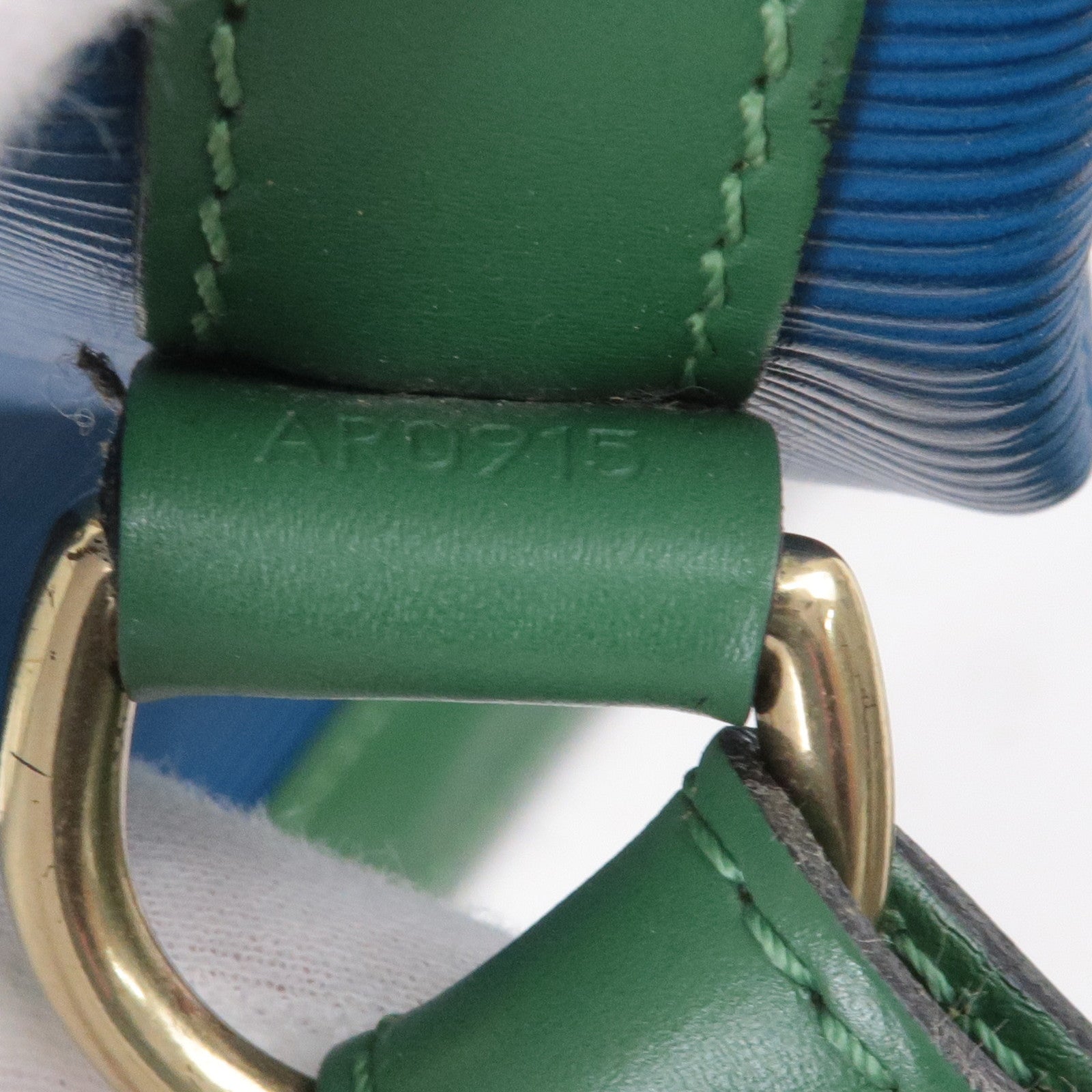 LO-LV bags 2427