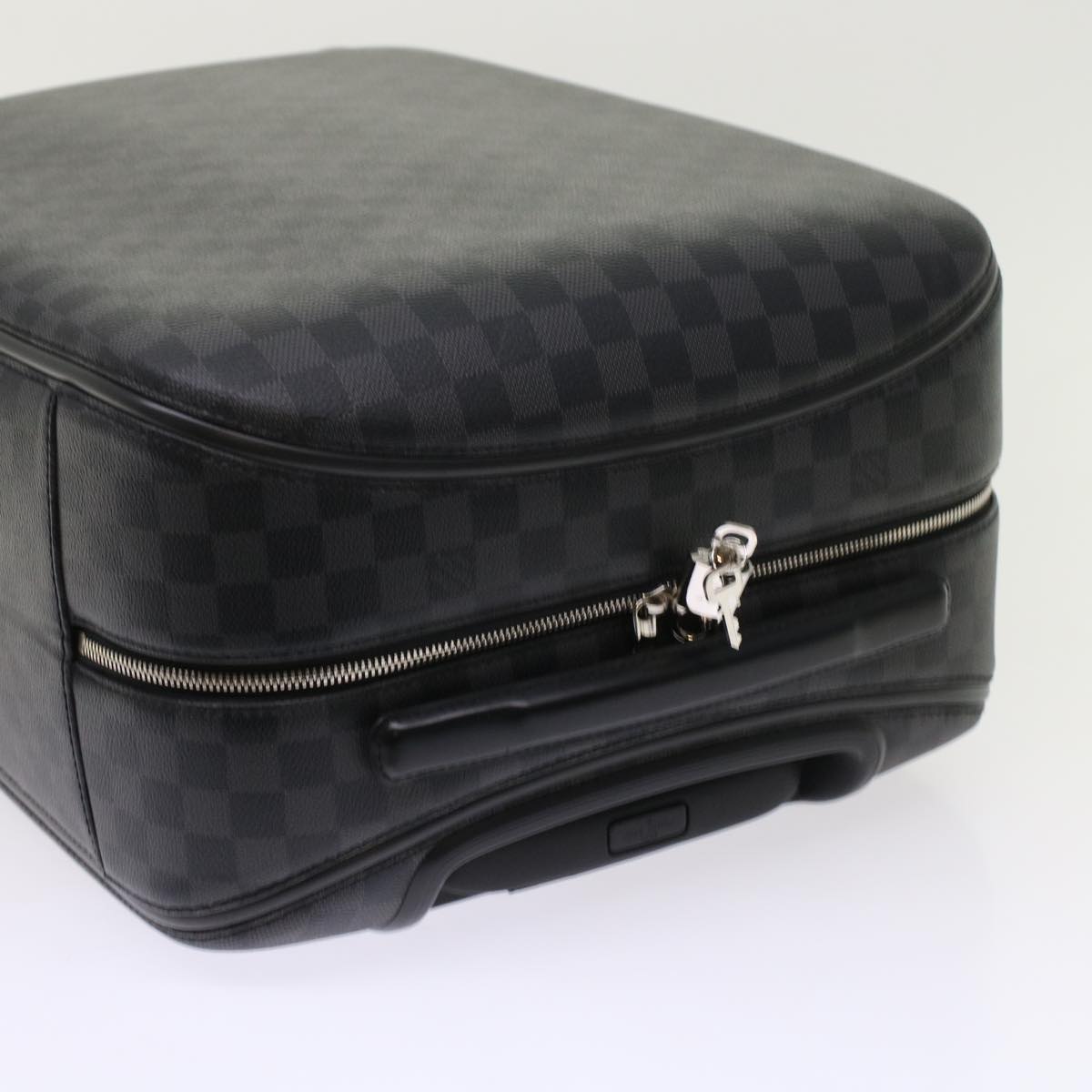 LO-LV bags 3008