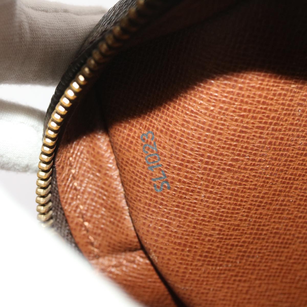 LO-LV bags 2049