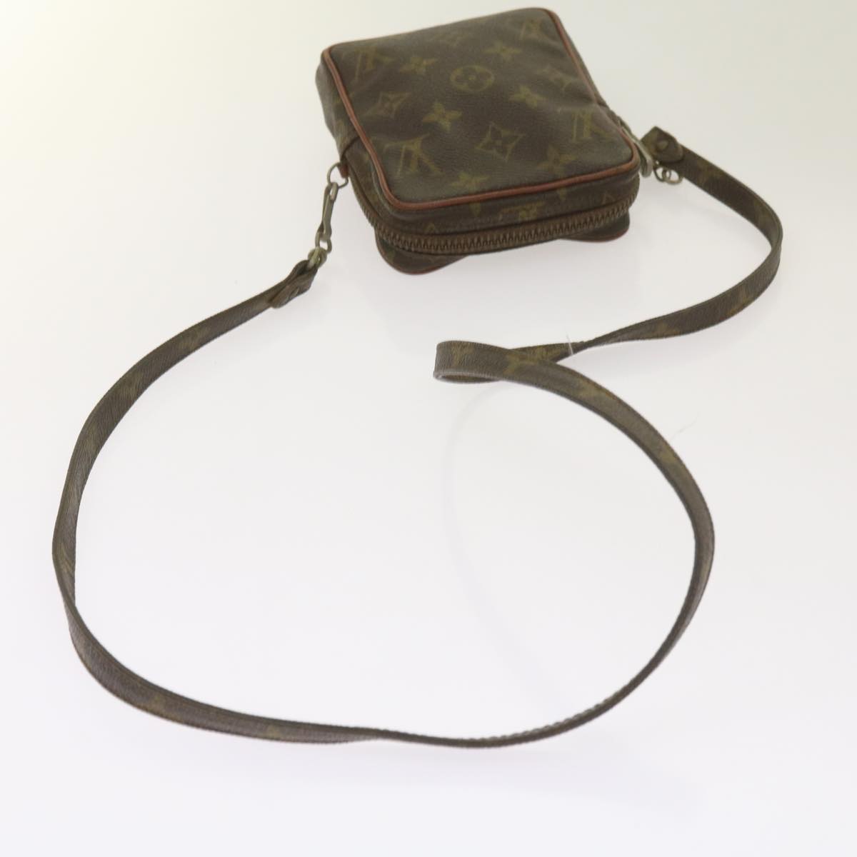 LO-LV bags 2047