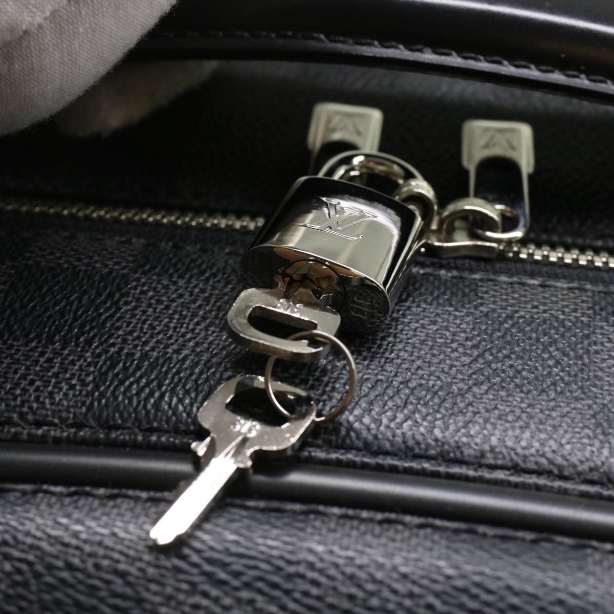 LO-LV bags 3008