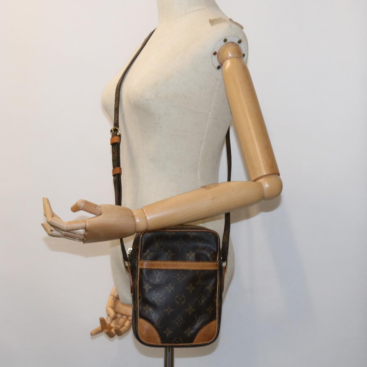 LO-LV bags 2046