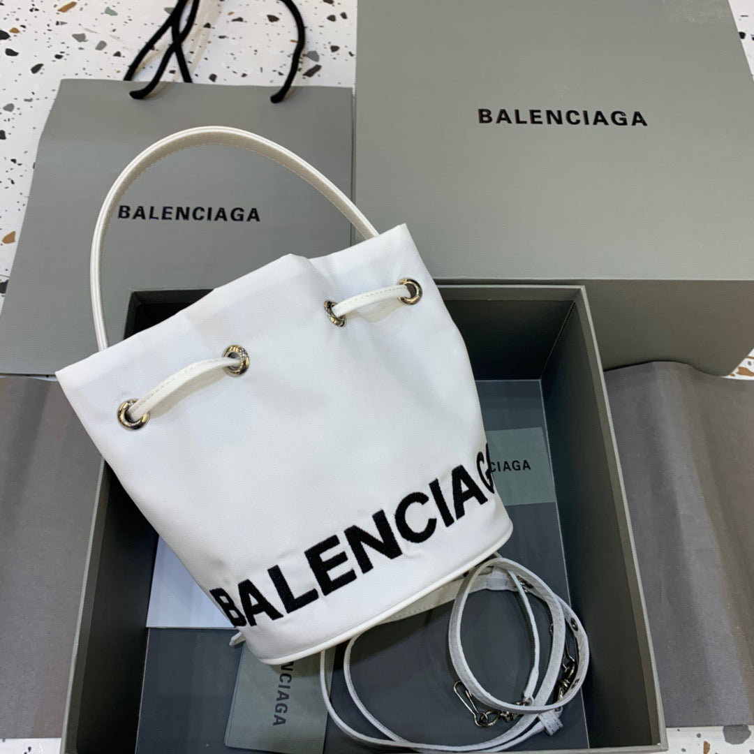 BLN-Ciaga Le Cagole Medium Bucket Bag In White, For Women,  Bags 11.8in/30LO