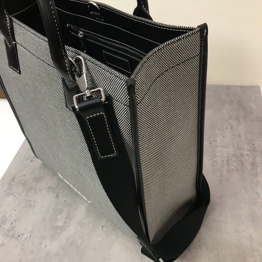 B-Berry - BB  Horseferry Print Cotton Canvas Tote Black/Grey For Women, Women’s Bags, Shoulder And Crossbody Bags 14in/ 35.5LO BUR 80508141