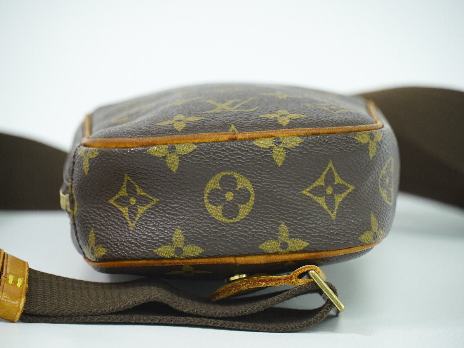 LO-LV bags 1122