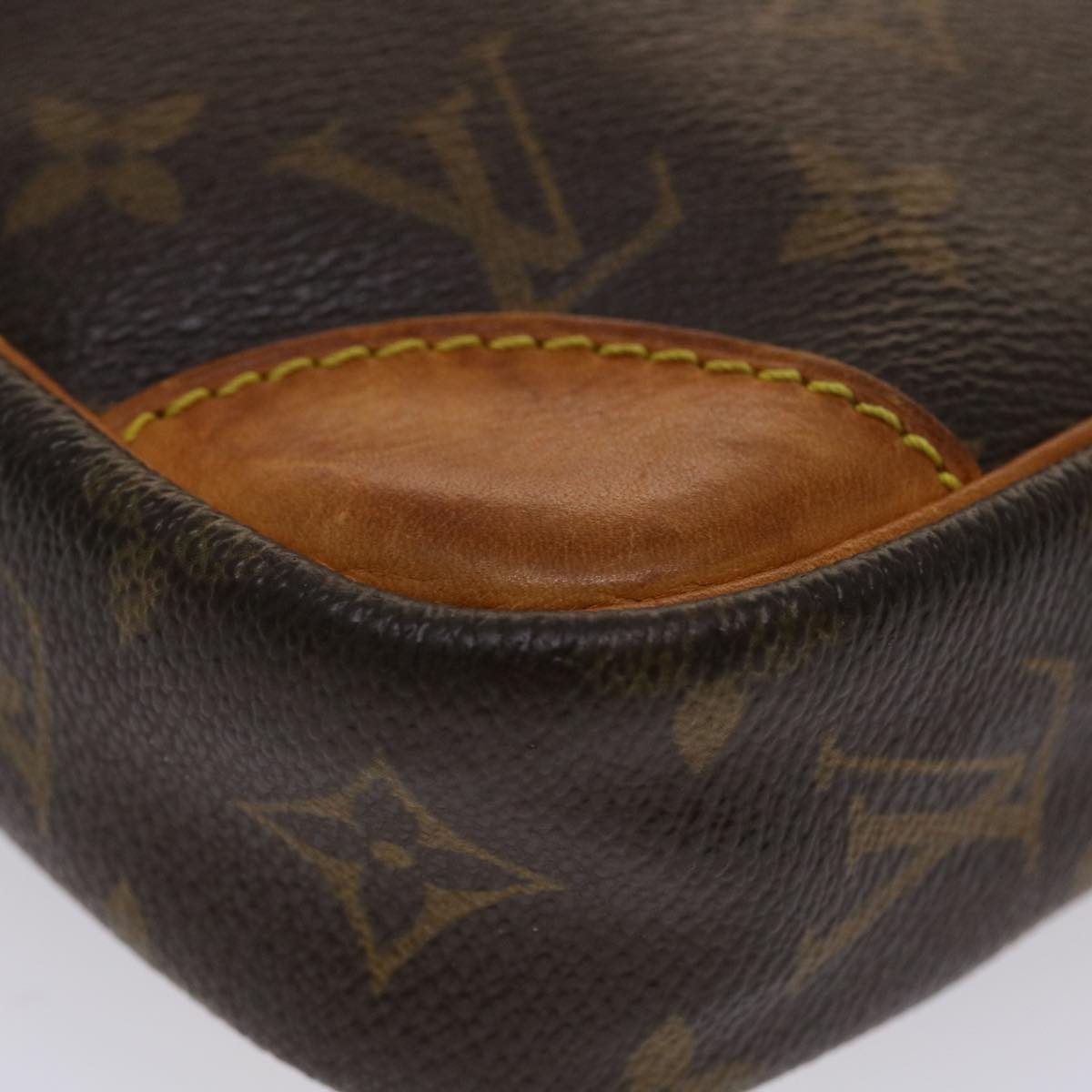 LO-LV bags 2049