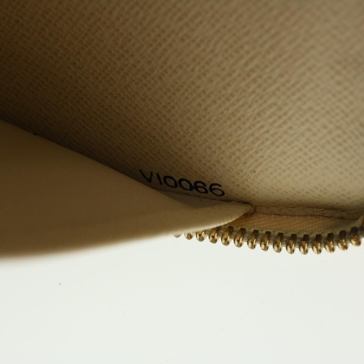 LO-LV bags 3038