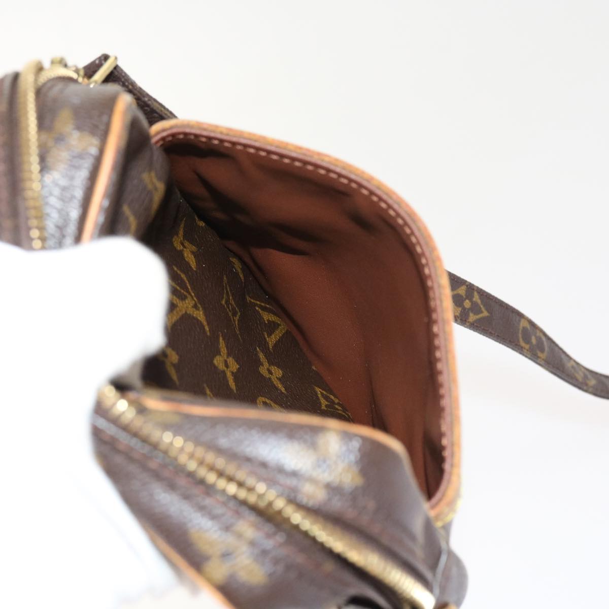 LO-LV bags 2046