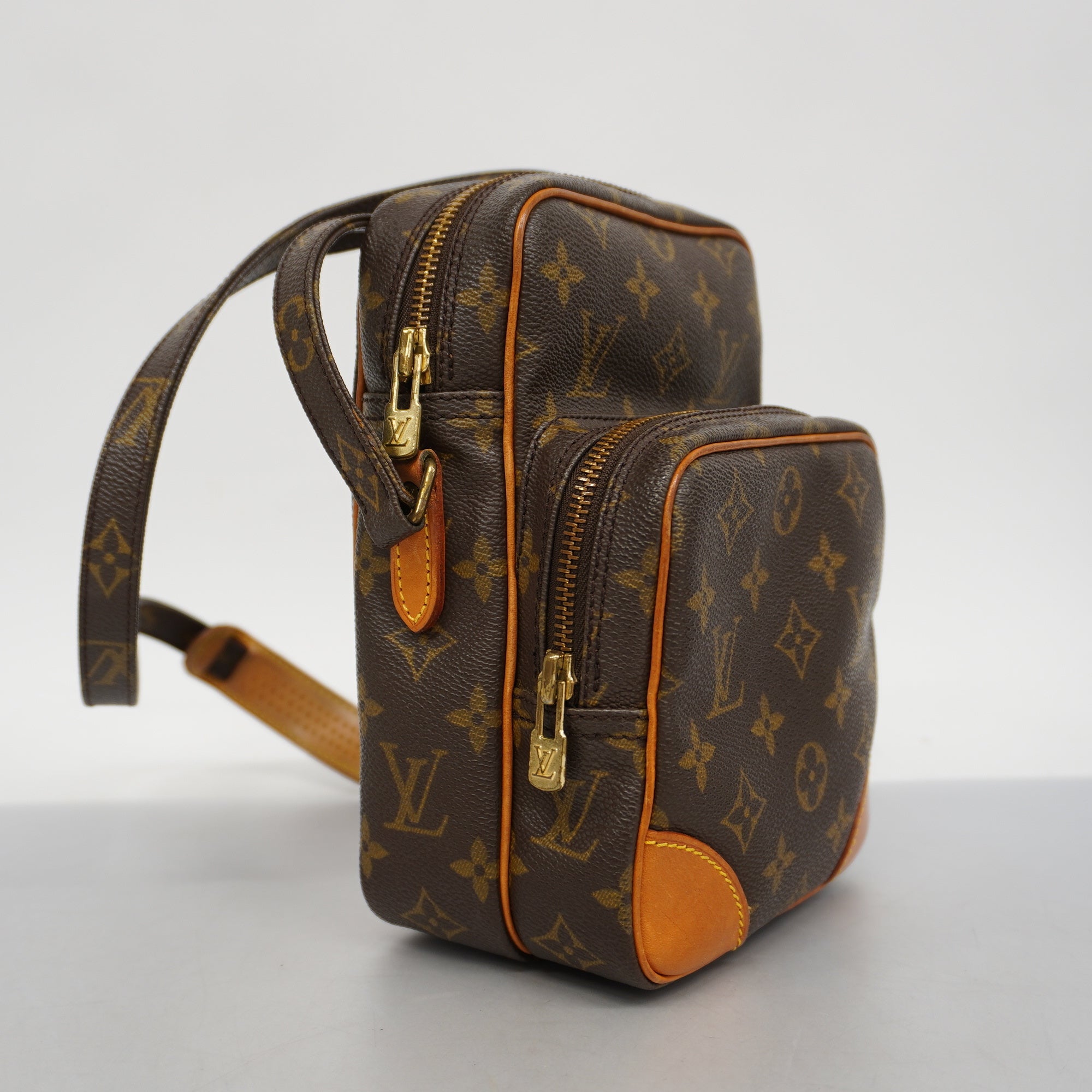LO-LV bags 3203