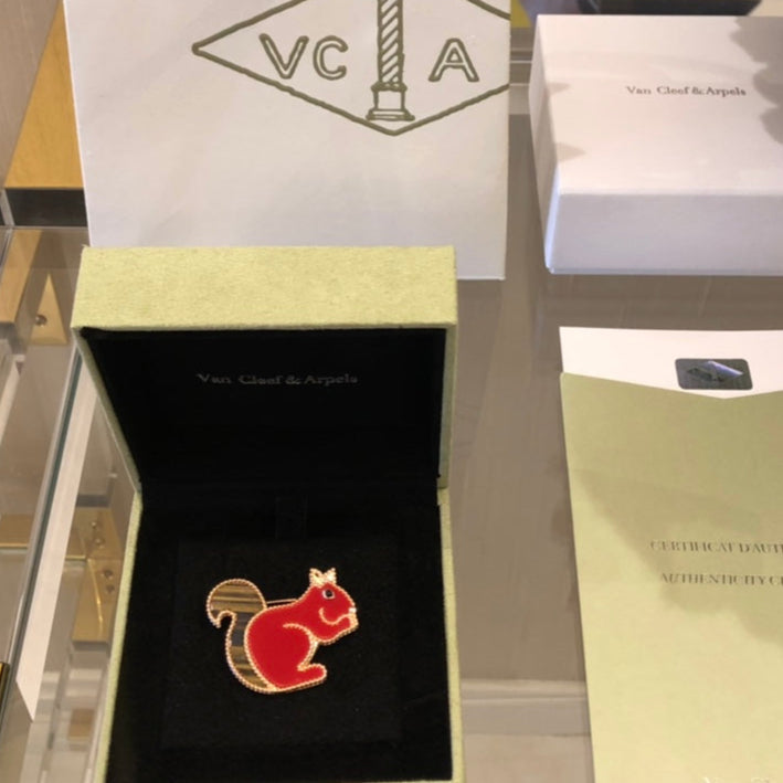 VCA Brooch 07