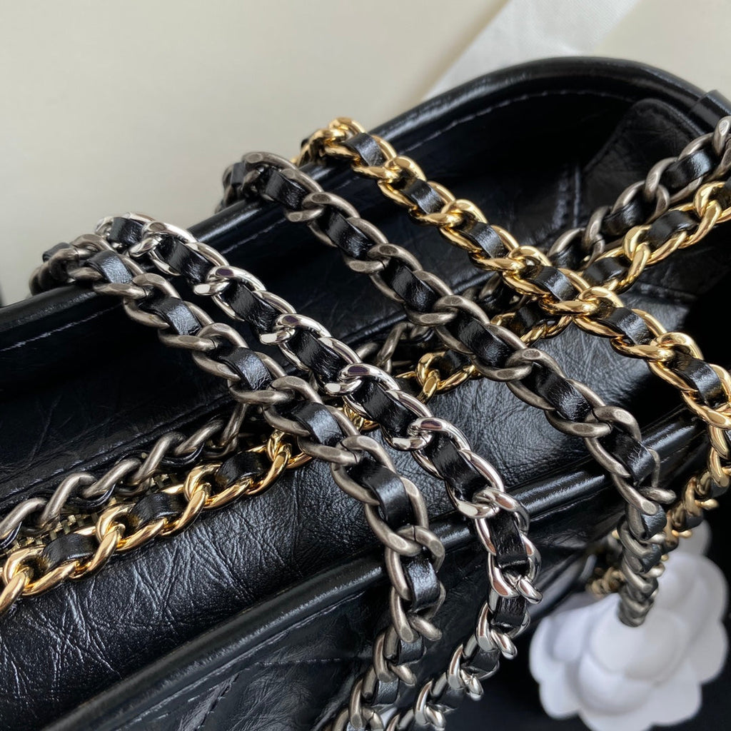 Chanel 25 Gabrielle Black 20cm Calfskin 289505