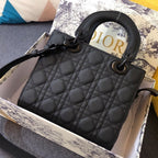 MEDIUM LADY 20 BAG IN BLACK CALFSKIN