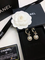 HOOP EARRINGS IN GOLD METAL WHITE PEARL CRYSTAL LOGO