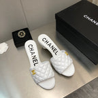 DIAMOND-QUILTED 6 CM SANDALS IN WHITE LAMBSKIN