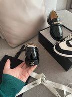 MOCCASINS IN BLACK CALFSKIN GOLD METAL LOGO