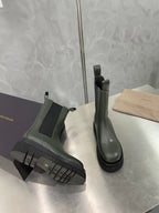 LUG CHELSEA BOOT IN ARMY GREEN CALFSKIN