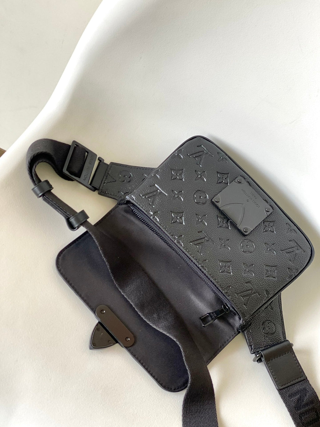 LV S Lock Sling Bag 21cm Black Monogram-embossed Taurillon leather