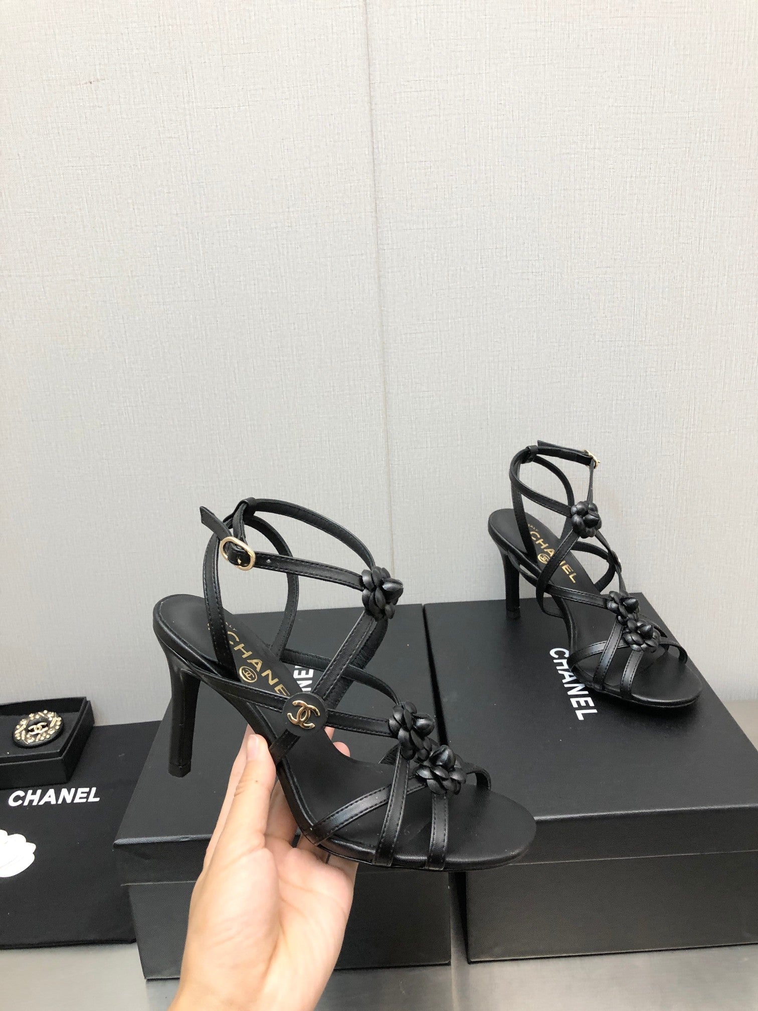 FLORAL HIGH HEEL SANDAL IN BLACK LAMBSKIN