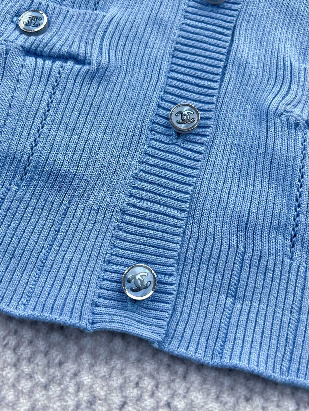 CHANEL LONG-SLEEVE SWEATER STYLE 25