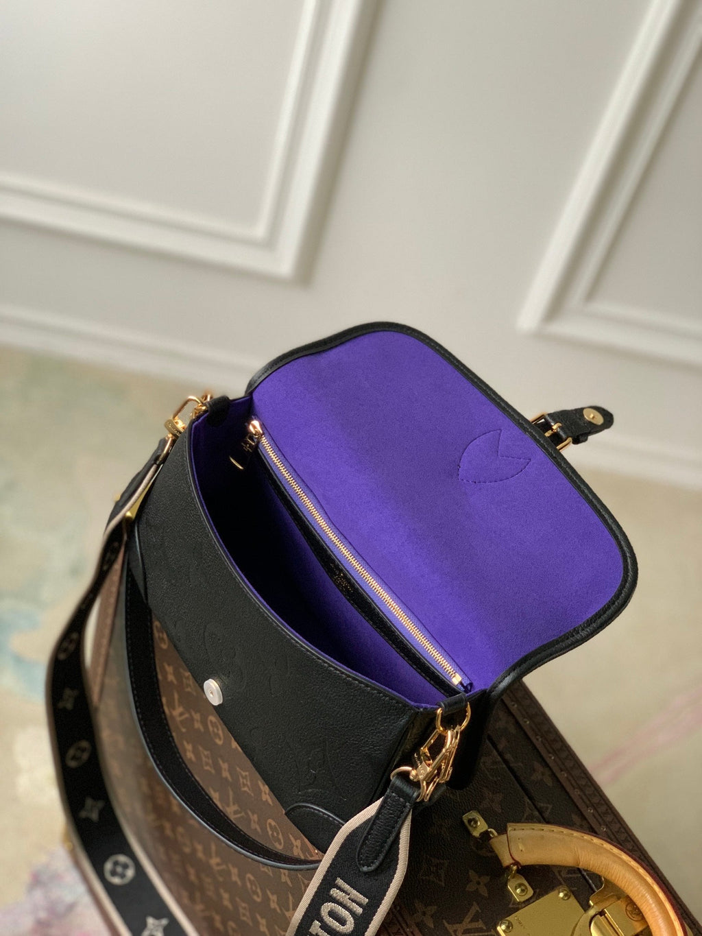 diane 24 black monogram empreinte leather