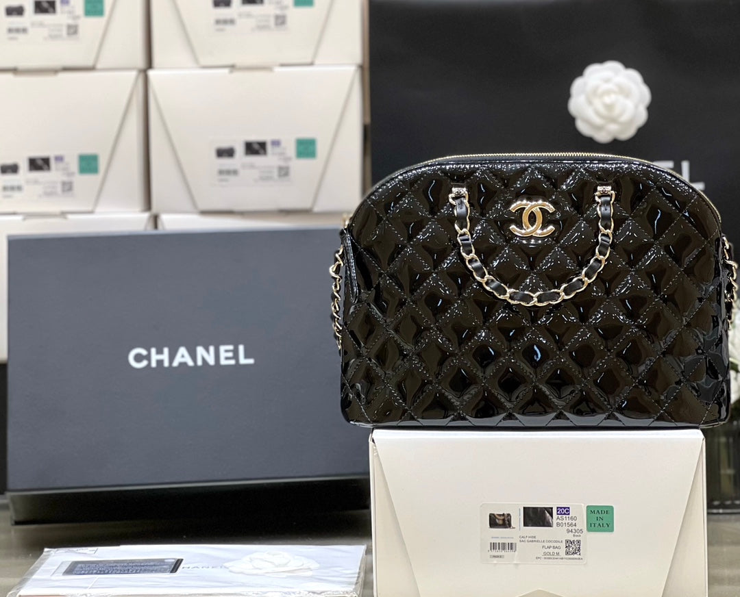 CC 23S Shell Bag 28.5cm Black Patent Leather