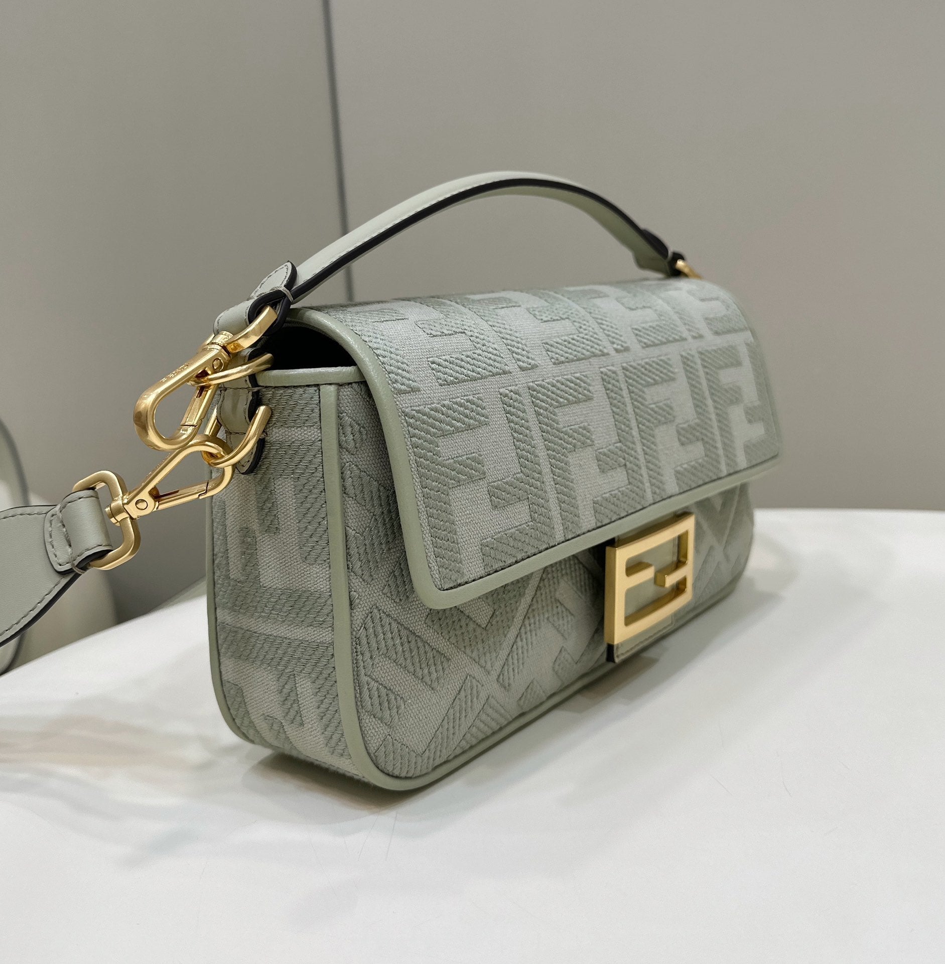 BAGUETTE WITH FF MOTIF 27 IN BITTER JACQUARD FABRIC GOLD HARDWARE