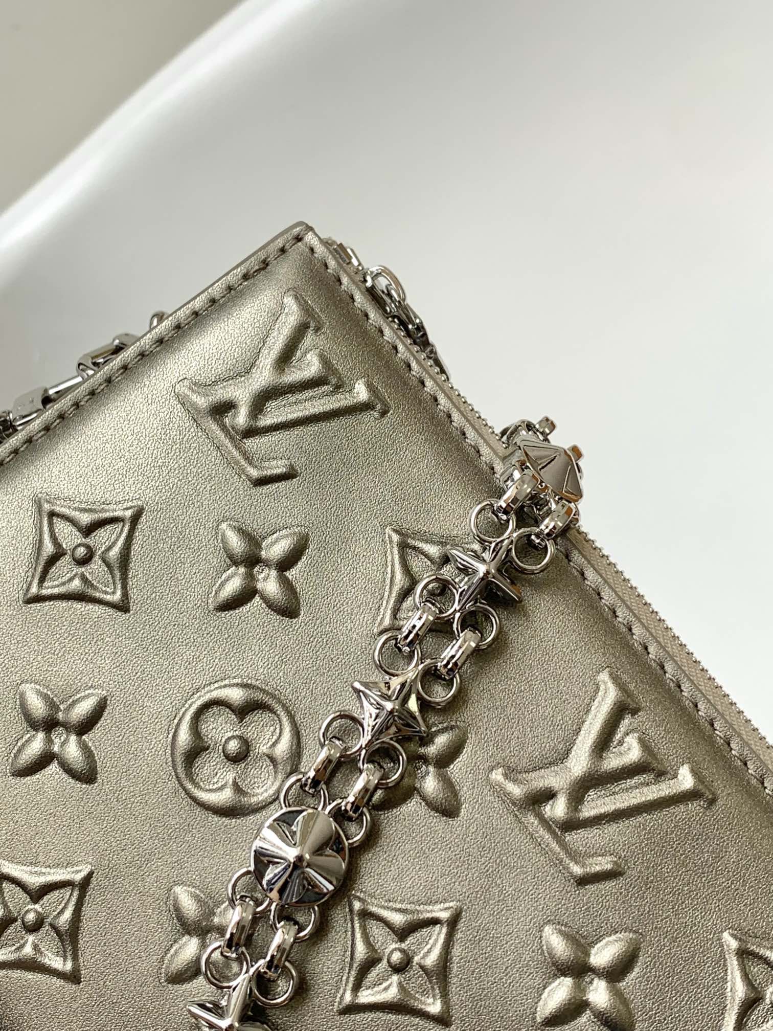 LV Lexington Pochette Shoulder Bag 21.5 Metallic Sliver Monogram Embossed Cafskin