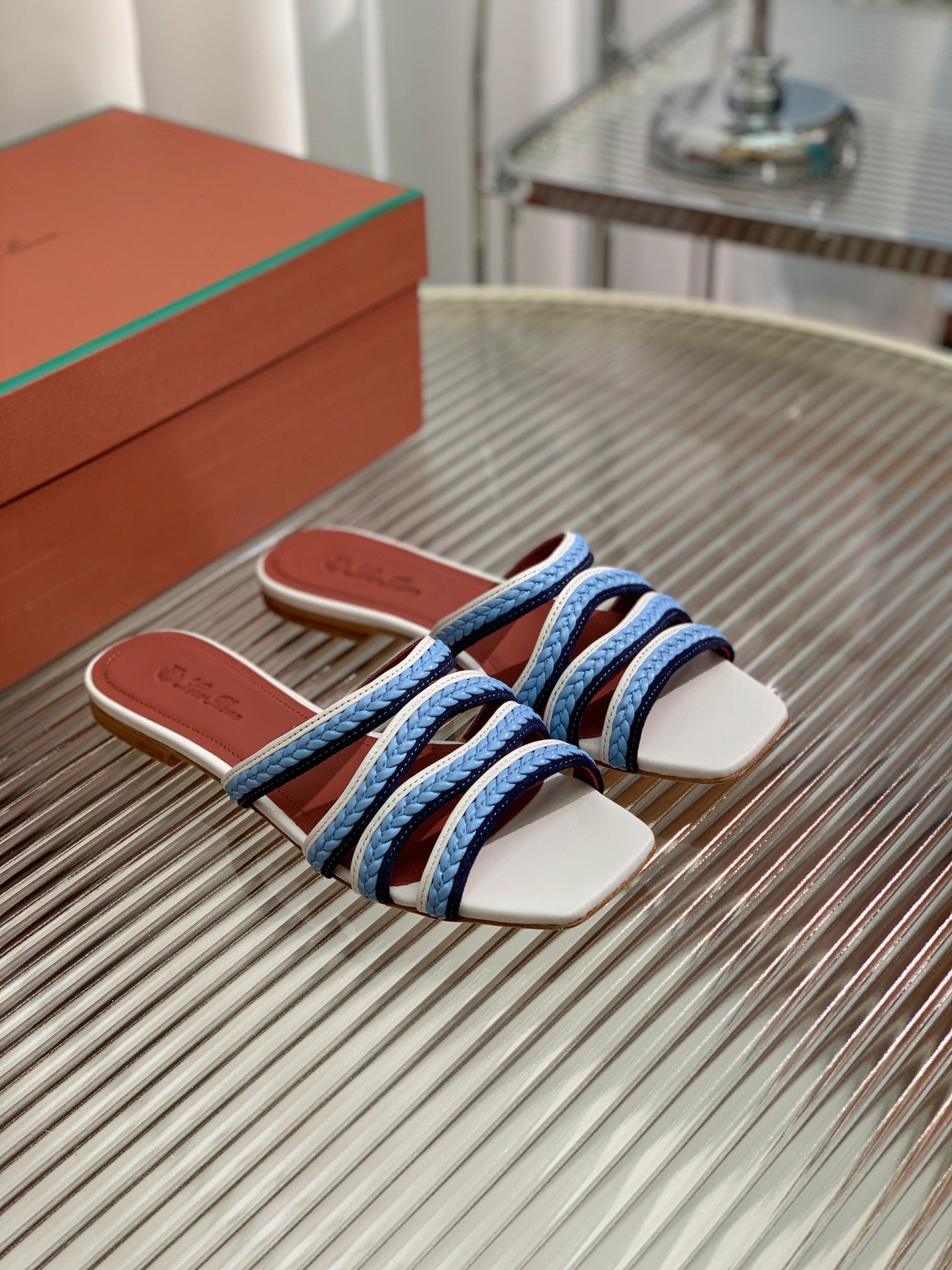 LP SPRIGHTLY CHARMS FLAT SANDAL SKY CALFSKIN