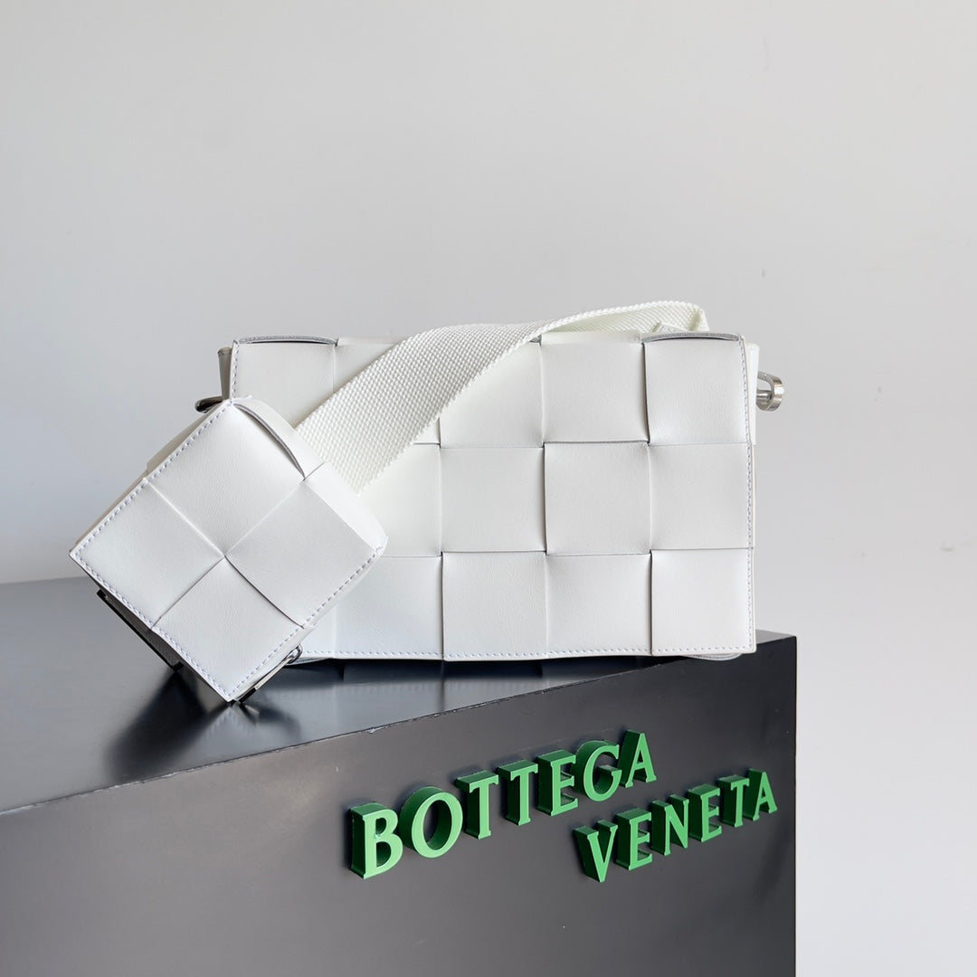 BV Two-In-One Cassette Bag 26cm White Leather