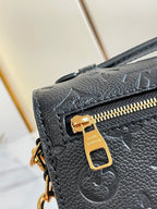 Pochette Metis East West 21.5 Black Grained Cowhide Leather
