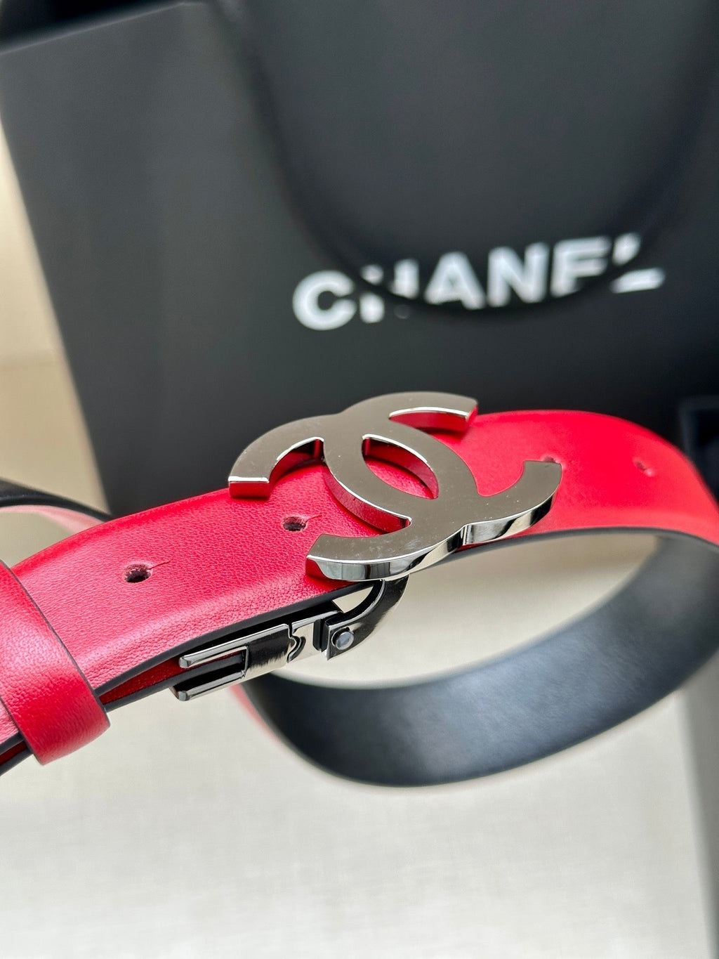CC 30MM BELT IN CHERRY RED AND BLACK CALFSKIN WITH SILVER HARDWARE