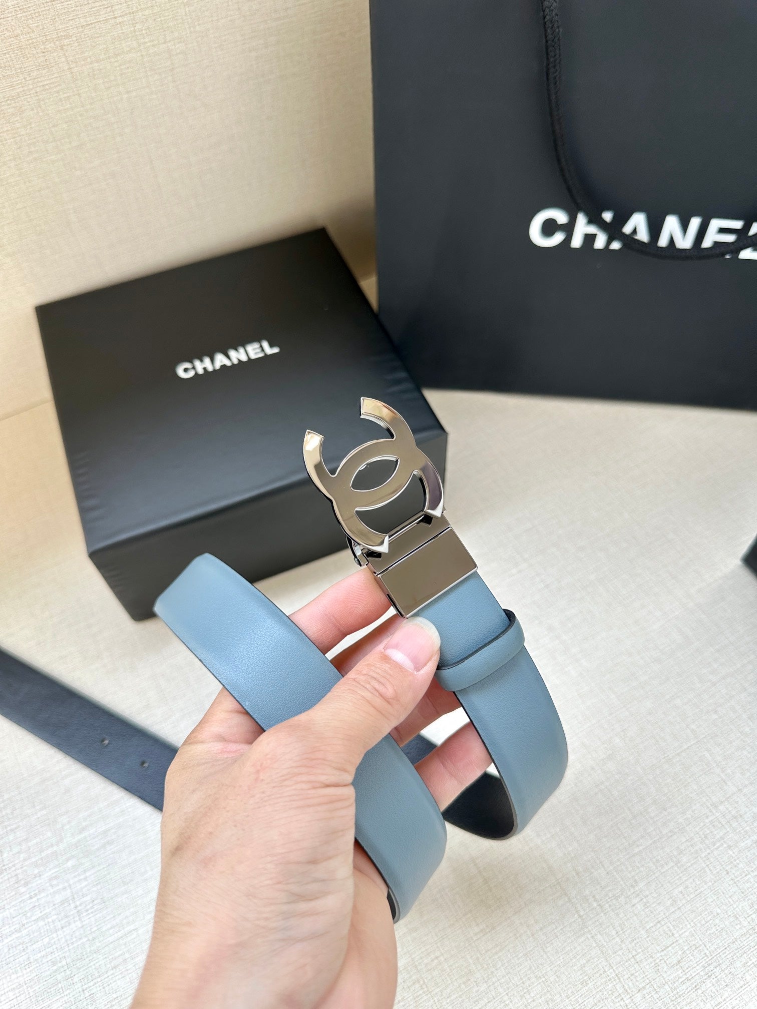 CC 30MM BELT IN STONE BLUE AND BLACK CALFSKIN WITH SILVER HARDWARE