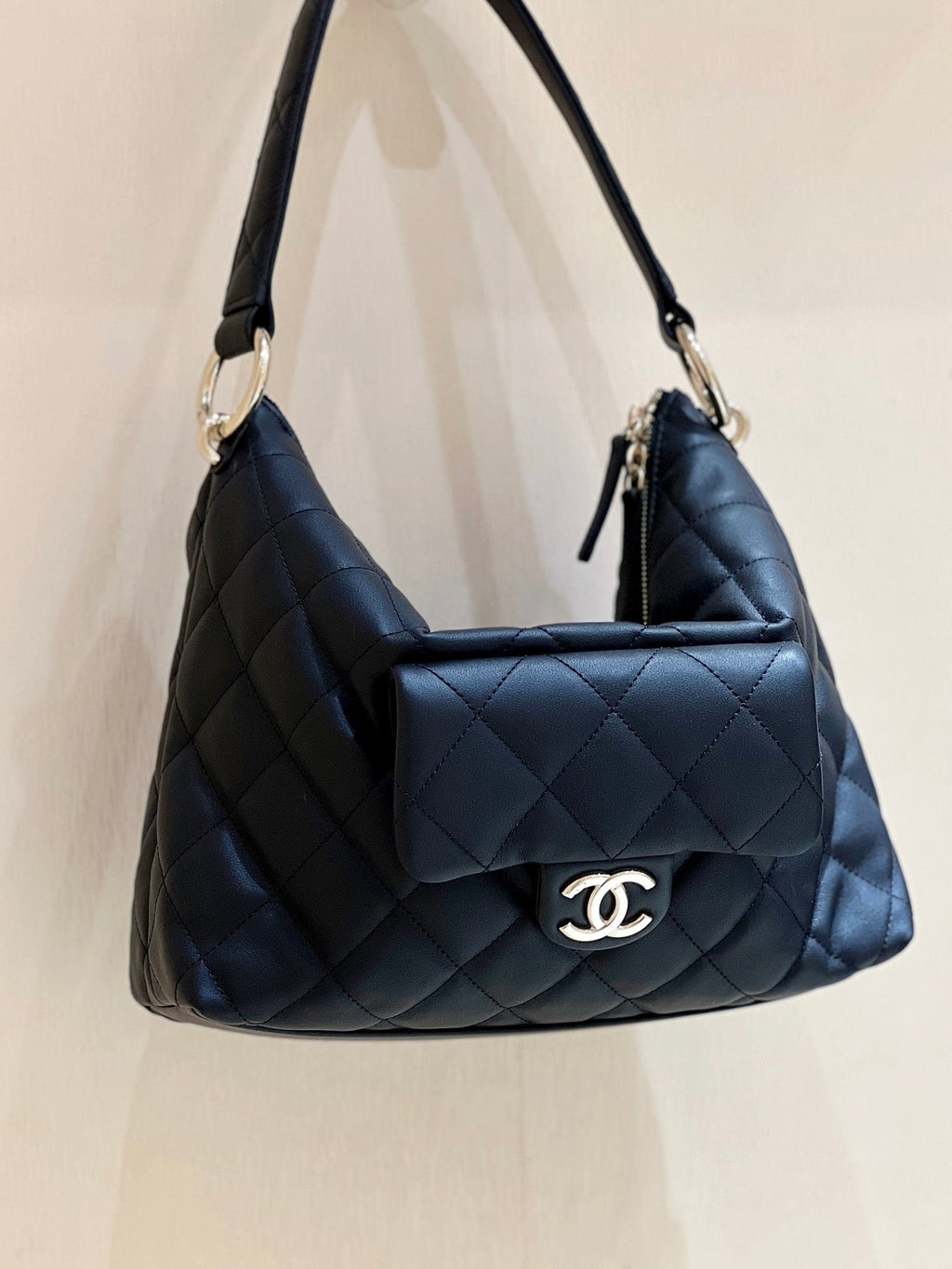 CC 23B Maxi Hobo 29.5cm Black Cowhide Light GHW