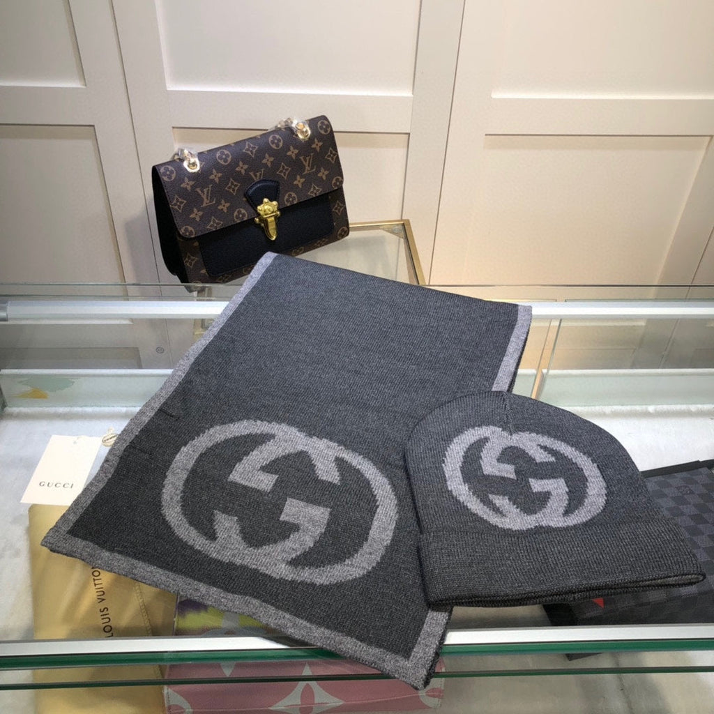 SET HAT AND SCARF IN MO GRAY CASHMERE 946330