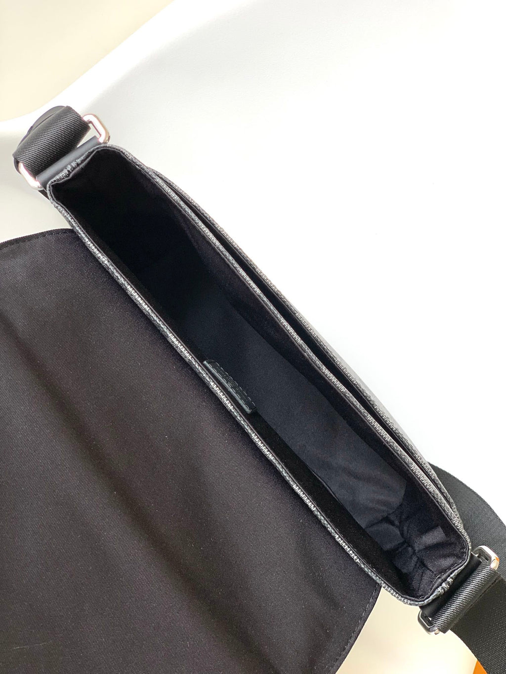 LV District PM Messenger 25cm Black Damier Graphite Canvas