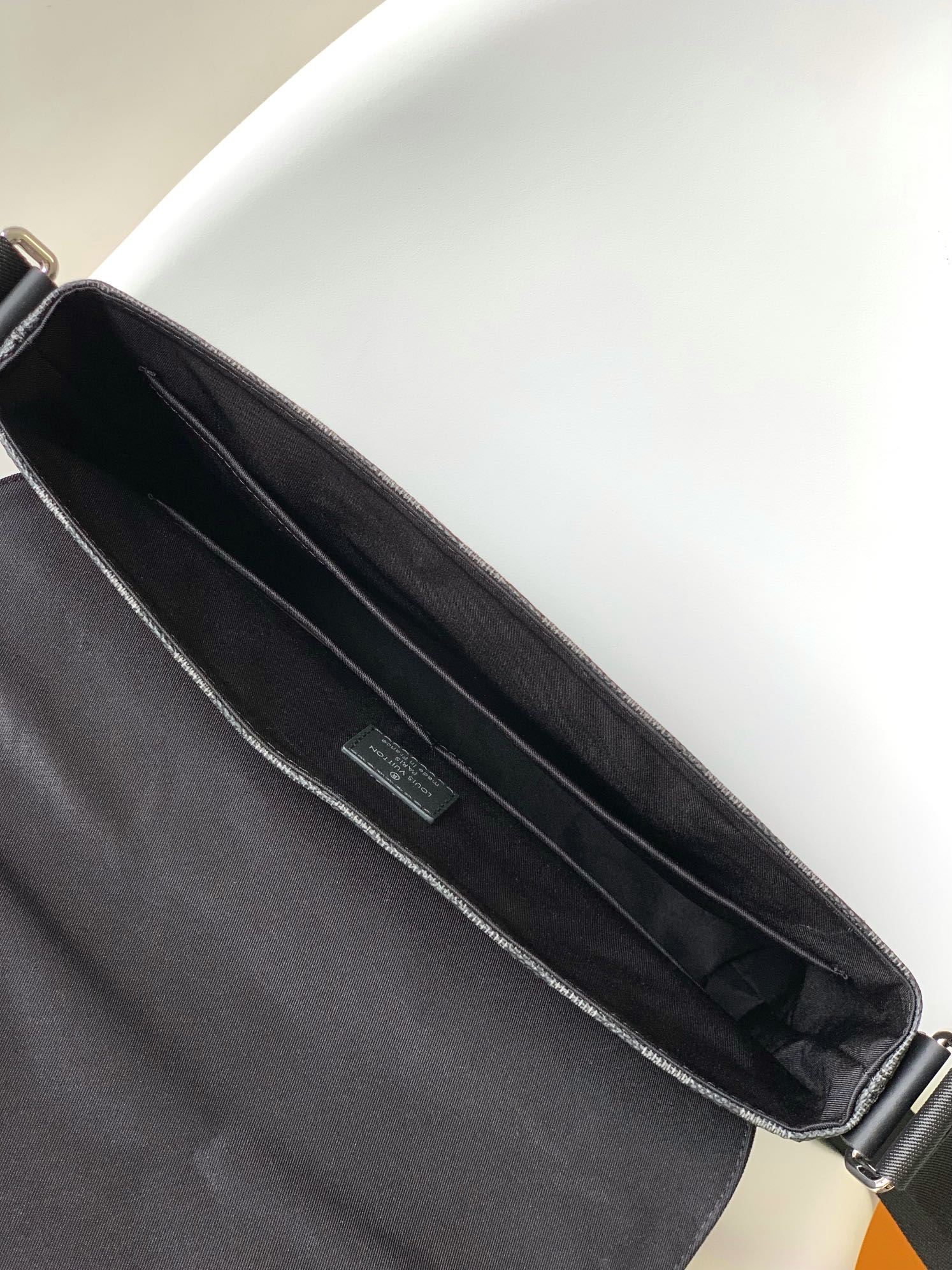 LV District PM Messenger 31cm Black Damier Graphite Canvas