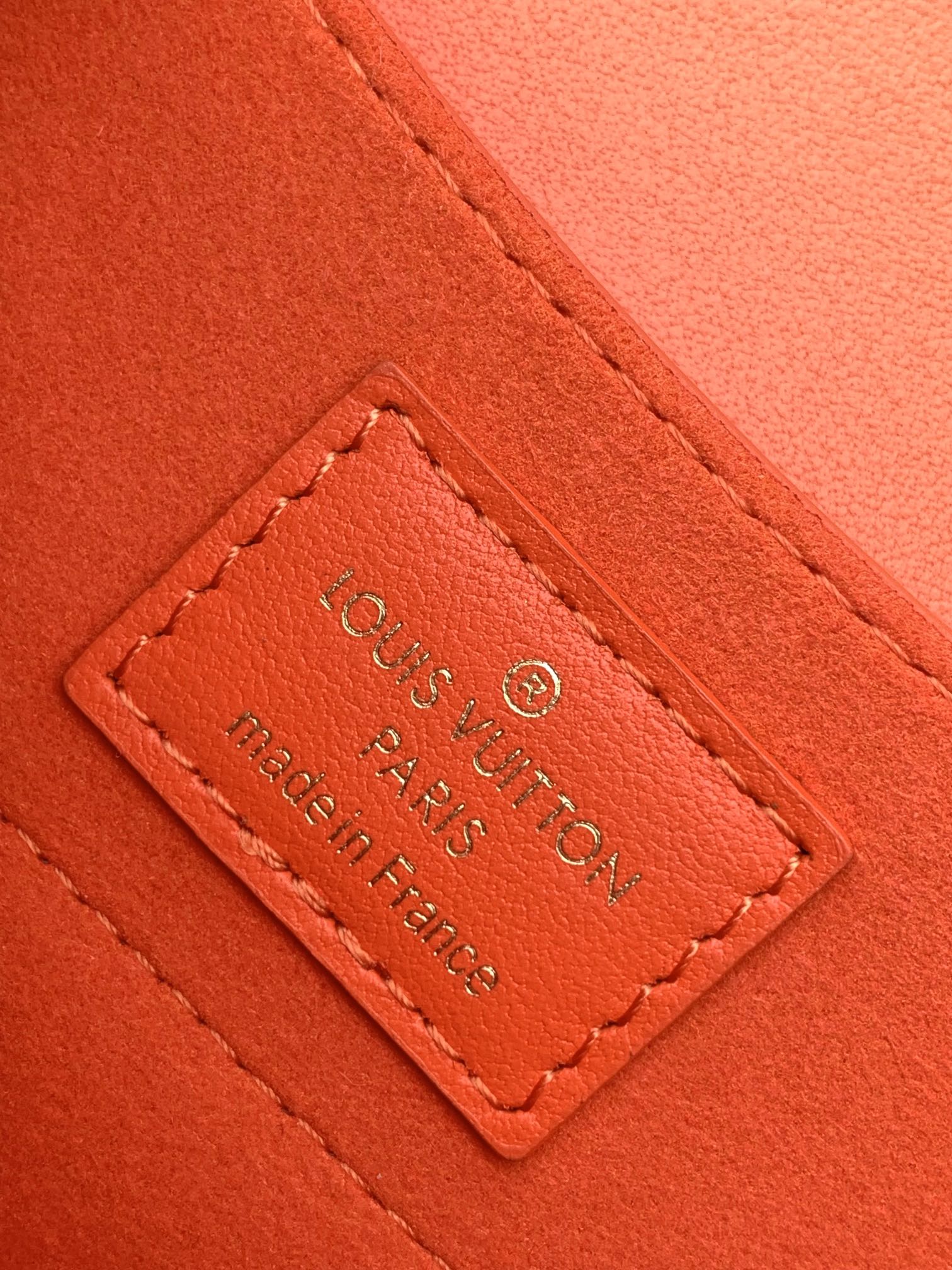 LV Hide & Seek Handbag 21cm Orange Epi Grain Cowhide GHW