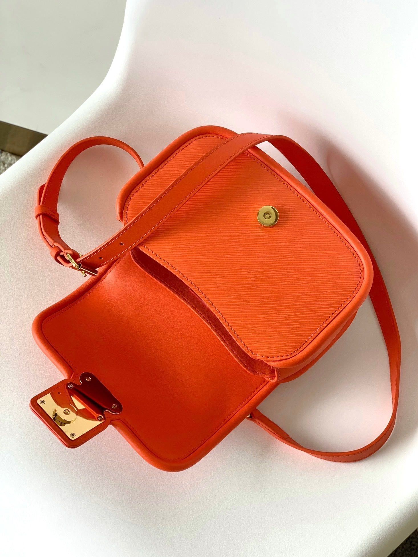 LV Hide & Seek Handbag 21cm Orange Epi Grain Cowhide GHW
