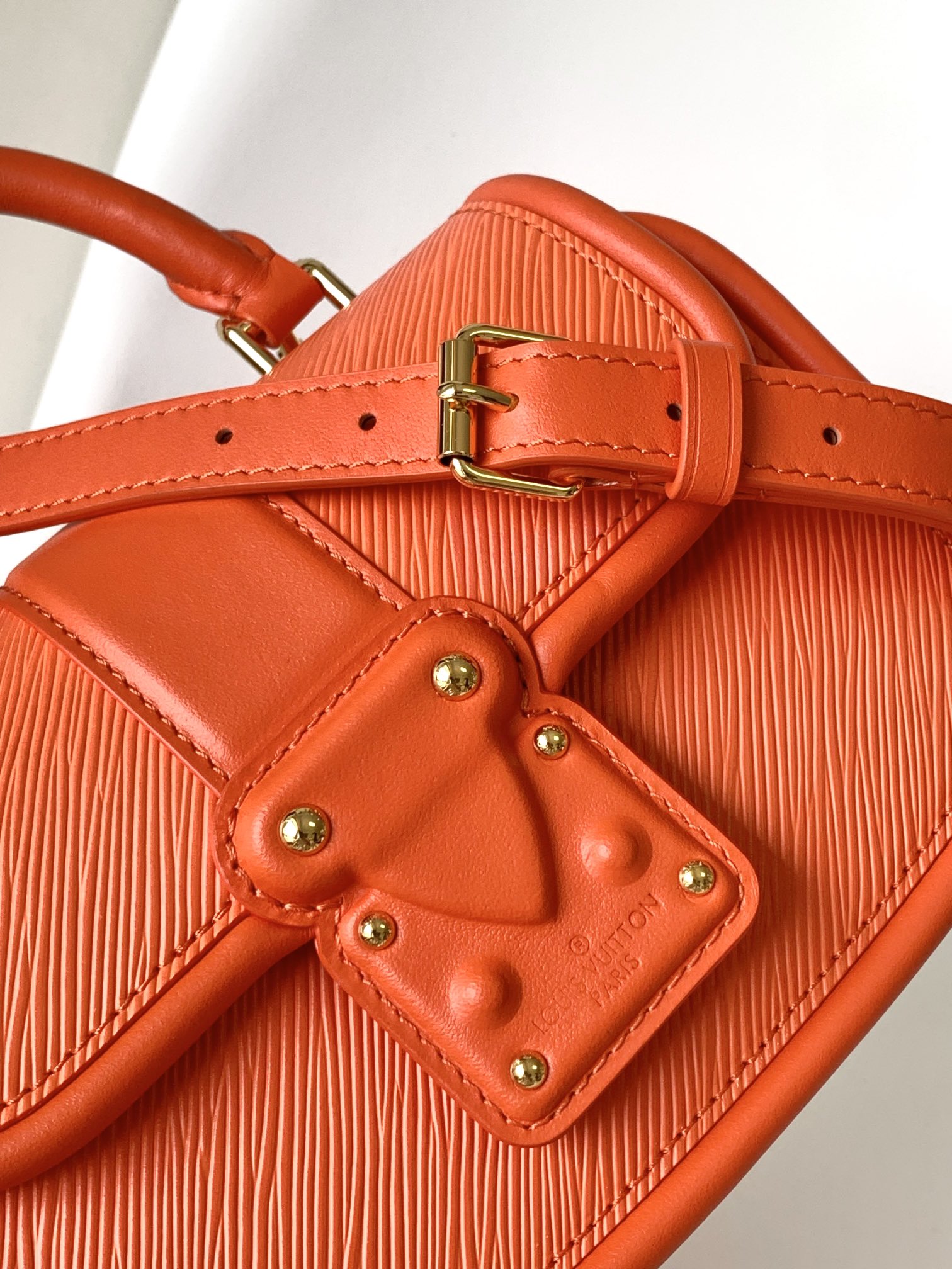 LV Hide & Seek Handbag 21cm Orange Epi Grain Cowhide GHW