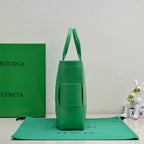 BV Medium Arco Tote 38cm Intreccio Leather