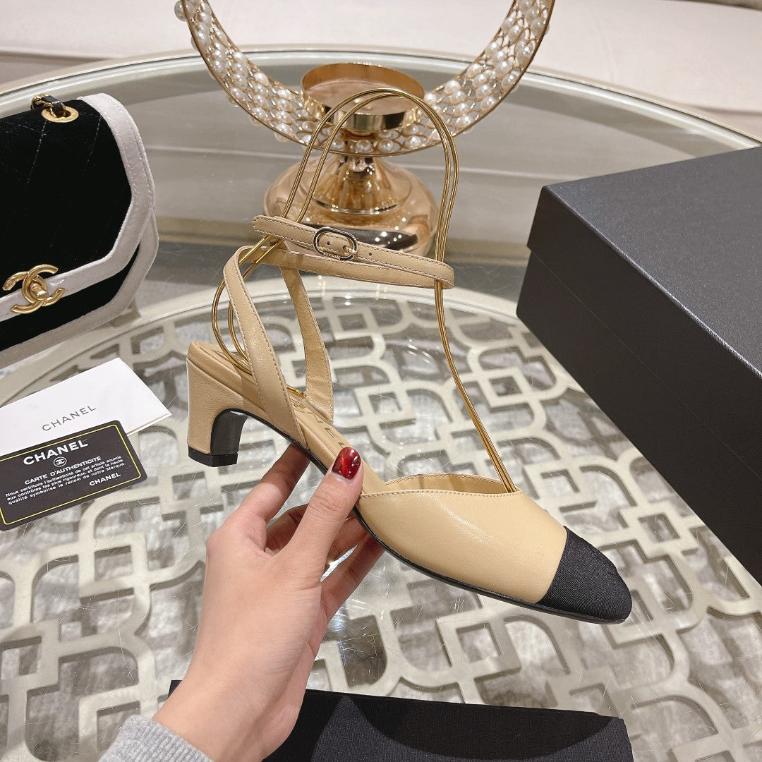 CC SLINGBACK 50MM IN BEIGE AND BLACK CALFSKIN
