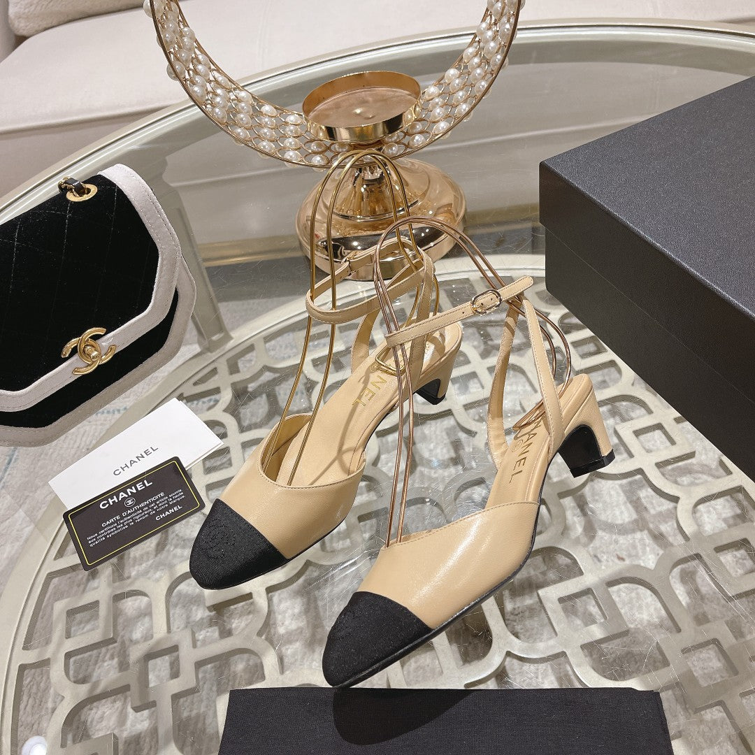 CC SLINGBACK 50MM IN BEIGE AND BLACK CALFSKIN