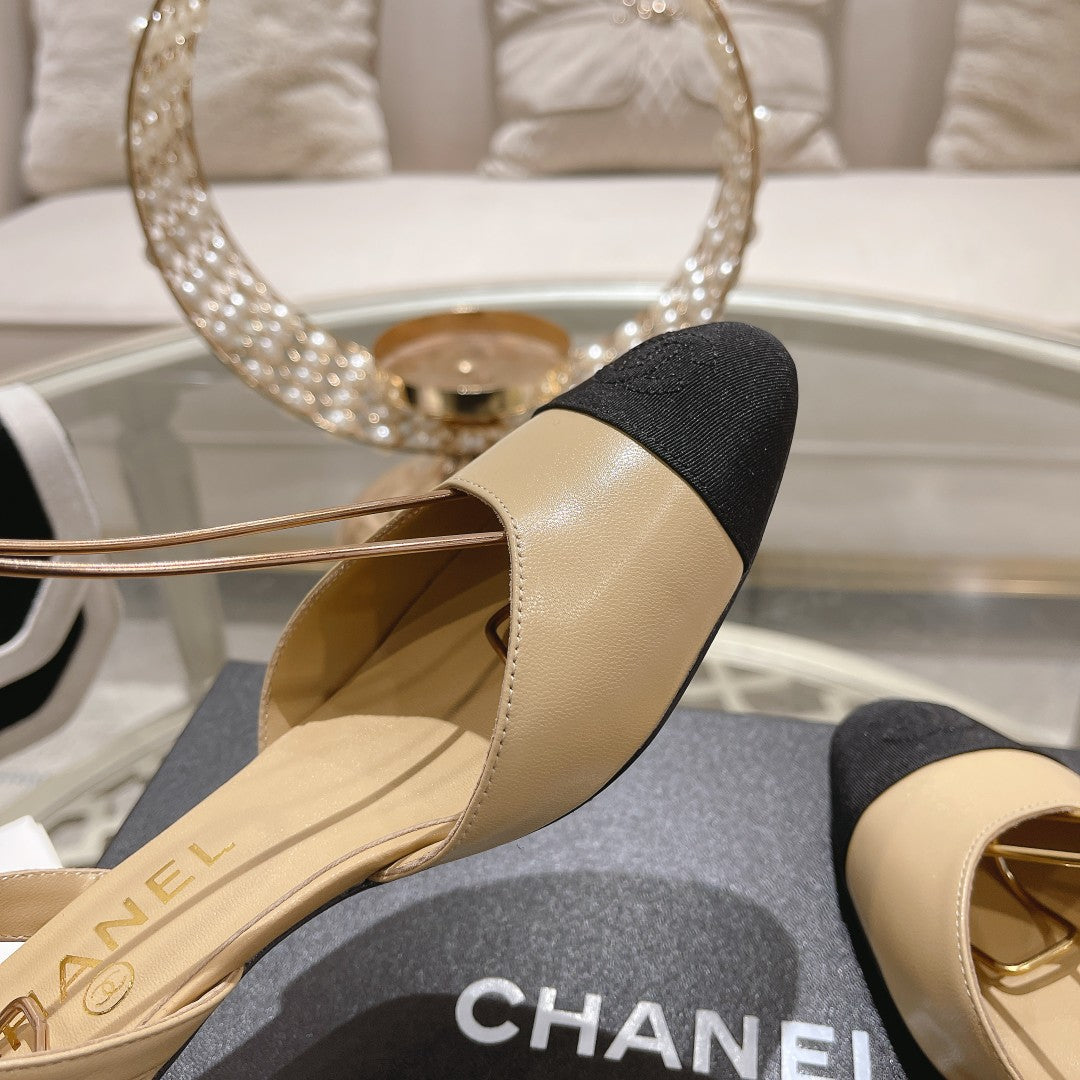 CC SLINGBACK 50MM IN BEIGE AND BLACK CALFSKIN