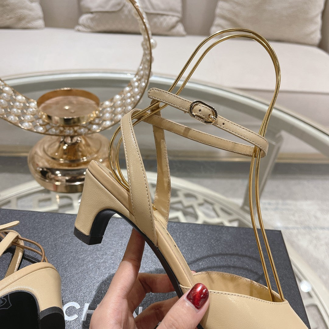 CC SLINGBACK 50MM IN BEIGE AND BLACK CALFSKIN