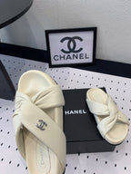 TWISTED SLIPPERS IN WHITE LAMBSKIN