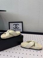 TWISTED SLIPPERS IN WHITE LAMBSKIN