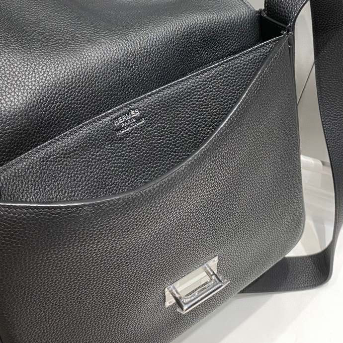 STEVE LIGHT JUNIOR MESSENGER BAG 27 IN BLACK TOGO CALFSKIN