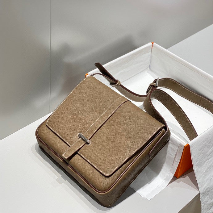 STEVE LIGHT JUNIOR MESSENGER BAG 27 IN ALEZAN TOGO CALFSKIN