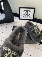 THICK-SOLED SLIPPERS IN GREY SHEEP WOOL