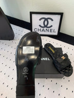 CC SLIPPERS IN BLACK CALFSKIN